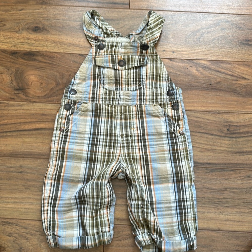 🍄6m Genuine, baby, Oshkosh B’gosh glad overalls, in excellent condition plaid